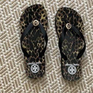 TORY BIRCH SIZE 7 flip flops